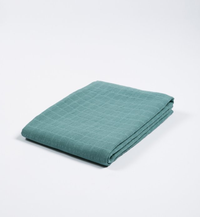 Organic cotton muslin swaddle blanket - super soft and esay to use