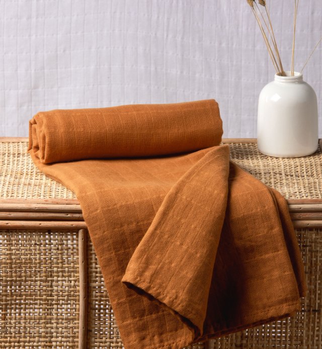 Organic cotton muslin swaddle blanket - super soft and esay to use