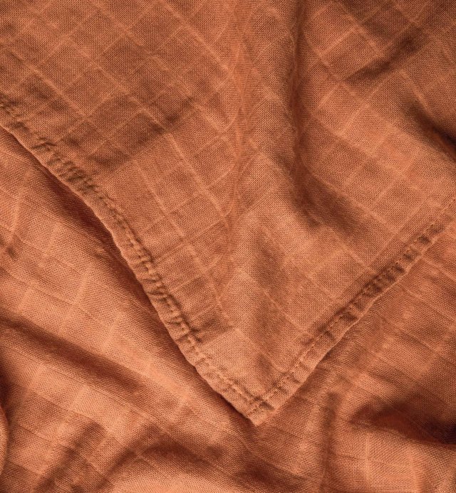 Organic cotton muslin swaddle blanket - super soft and esay to use