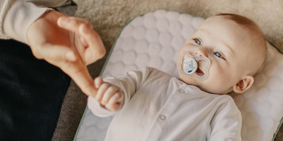 La suce améliore t’elle le sommeil de bébé ? | Réponses Kadolis Canada